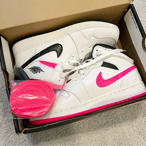 Air Jordan 1 Retro Mid White Black Hyper Pink - Picture 1 of 6